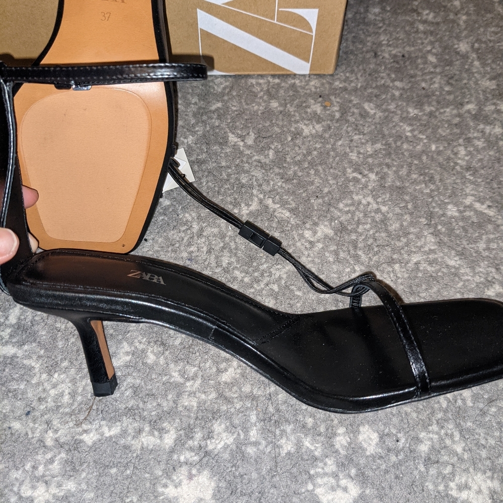 Zara Minimalist Sandals